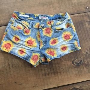 Women’s HOT KISS printed sunflower shorts